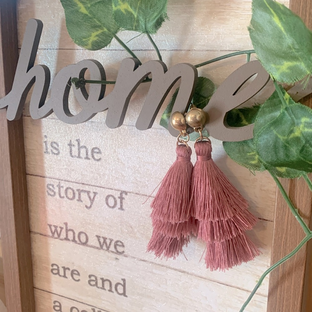 Medium pink dangling earrings